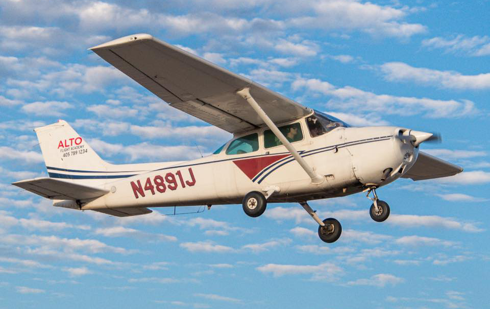 Cessna 172 flying during pilot training near Oklahoma City